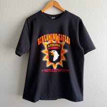 Load image into Gallery viewer, Vintage 90s 1990s Screaming Eagles Airborne Military Tee Shirt